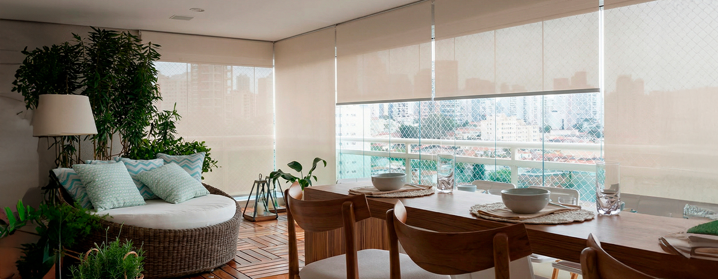 Tendências em cortinas e persianas para sacada